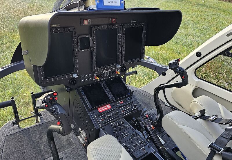 Cockpit ach135